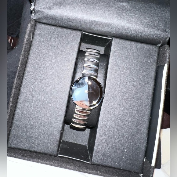 Movado Sapphire Silver Mirror Dial Ladies Watch 0607213 - Picture 6 of 8